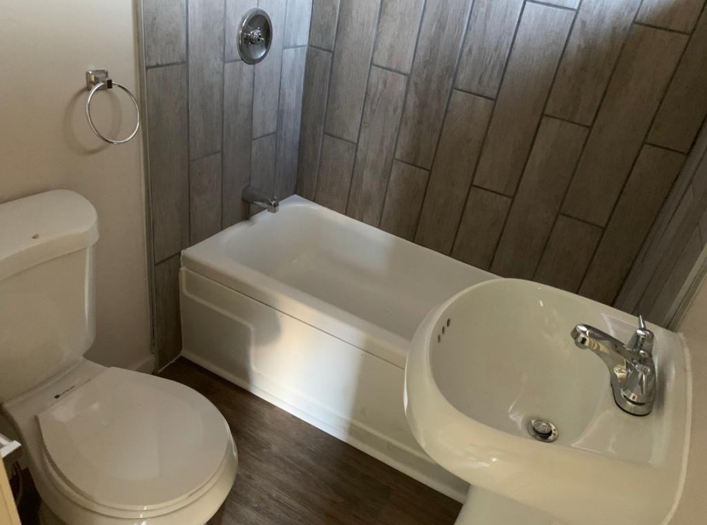 226 W Delano St - Photo 5 of 8