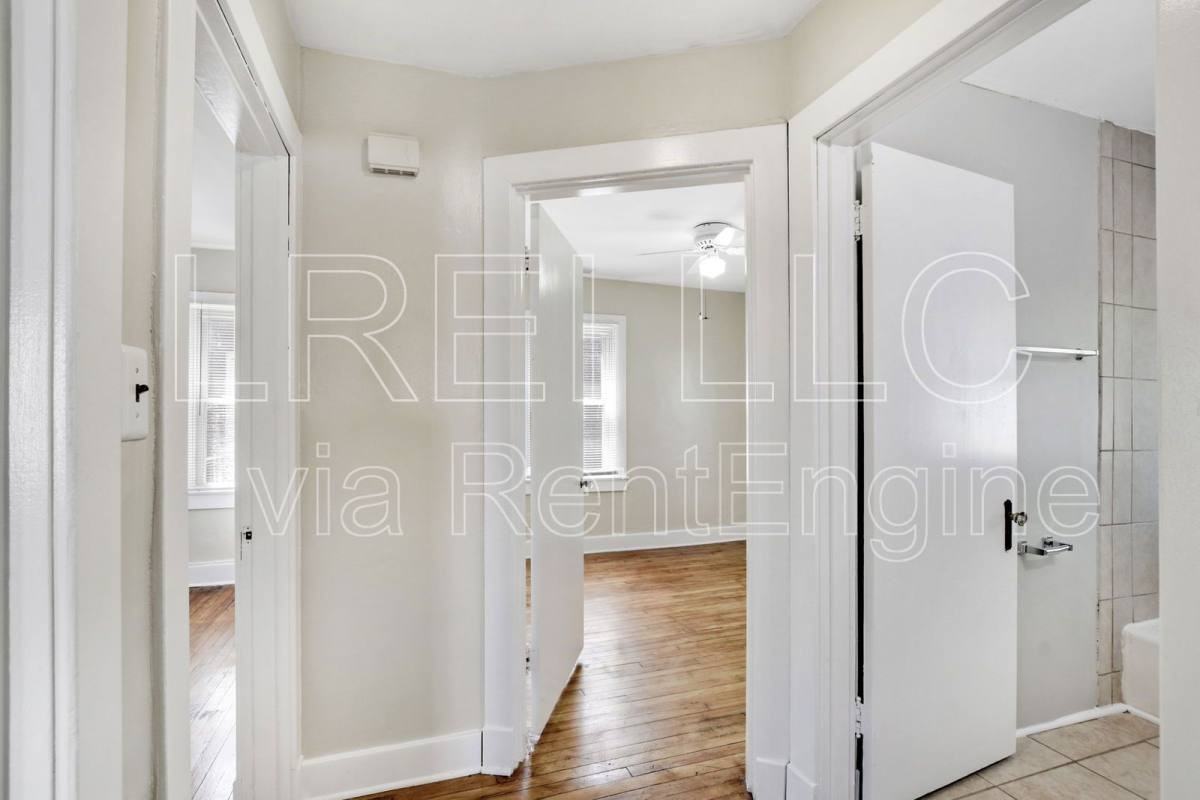 4102 S Brook St - Photo 3 of 4