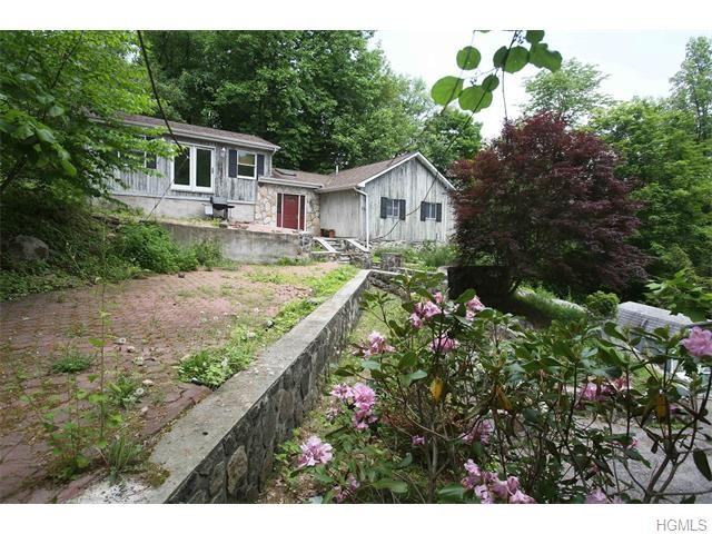 35 Cayuga Rd - Photo 3 of 25