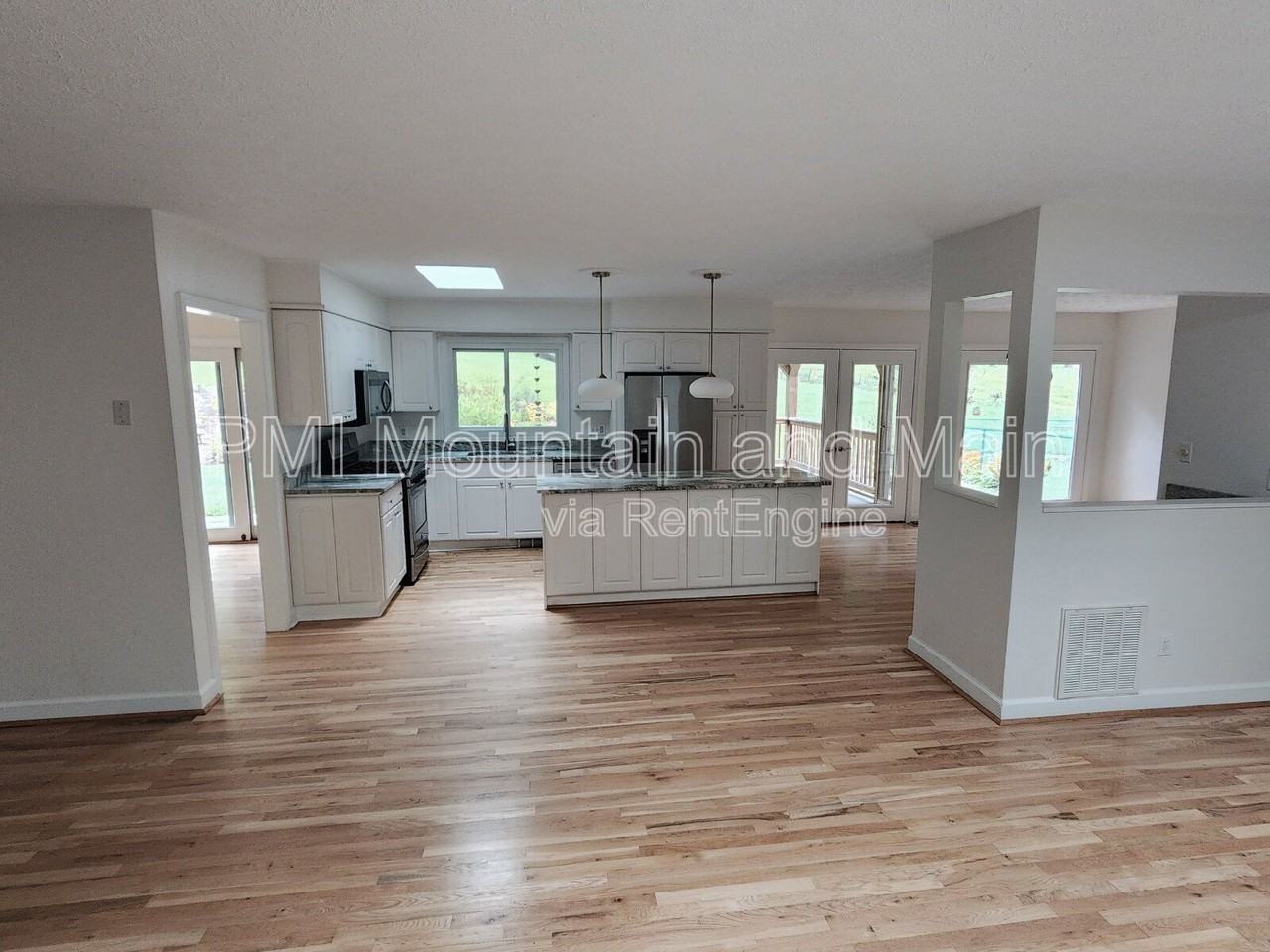 53 Jump Cove Rd - Photo 5 of 39