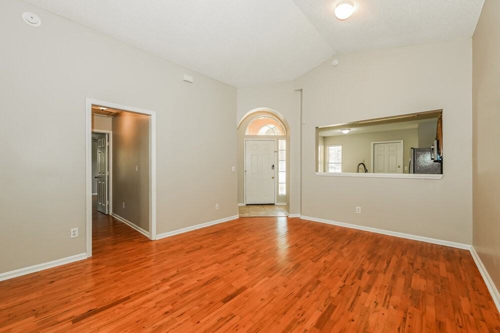 2877 Sutton Estates Cir N - Photo 4 of 16