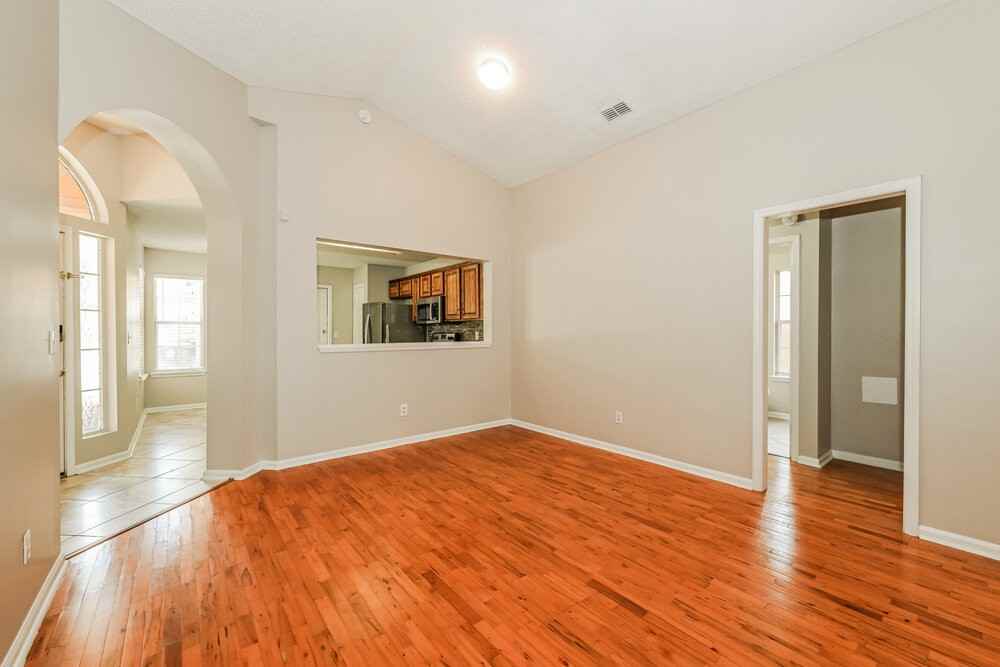 2877 Sutton Estates Cir N - Photo 5 of 16