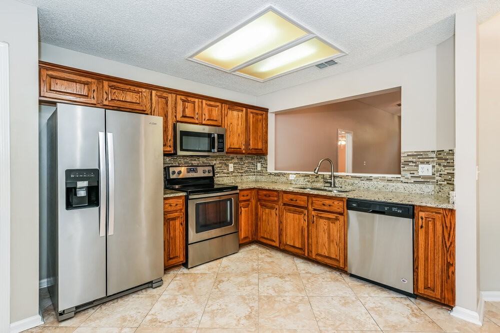 2877 Sutton Estates Cir N - Photo 7 of 16