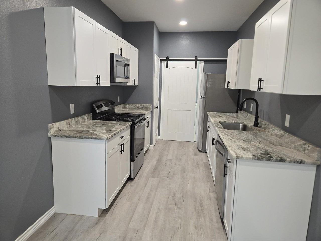 409 S Steen Dr #104 - Photo 7 of 17