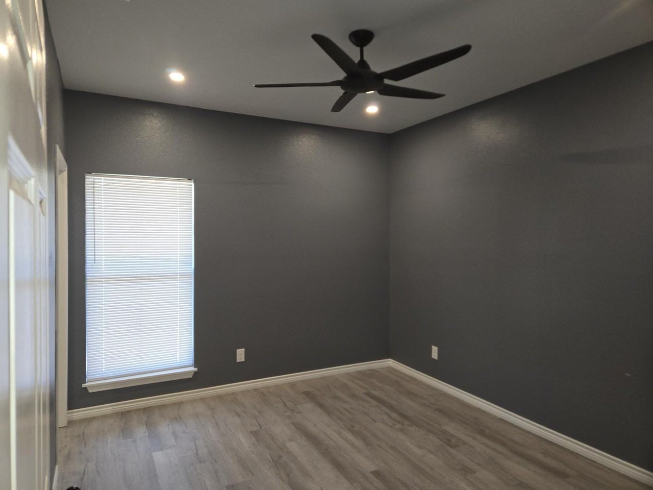 409 S Steen Dr #104 - Photo 6 of 17