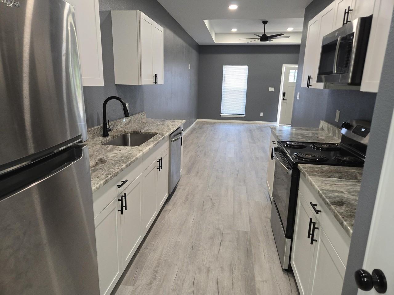 409 S Steen Dr #104 - Photo 7 of 17