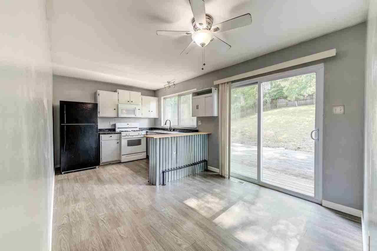 7211 Wayles Drive - Photo 3 of 19