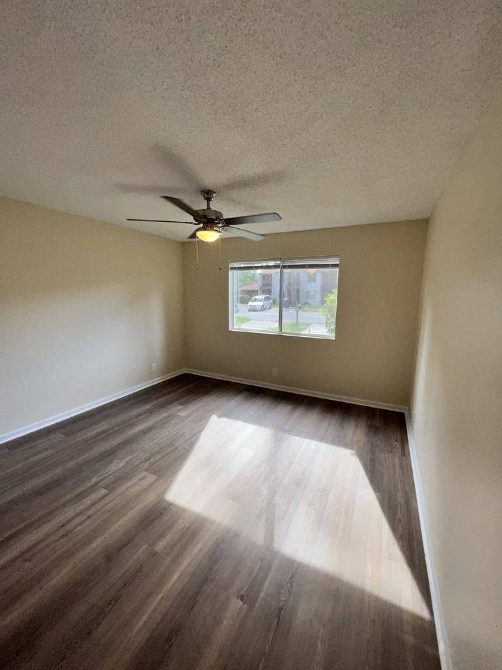 904 Brett Dr Apt A - Photo 4 of 14