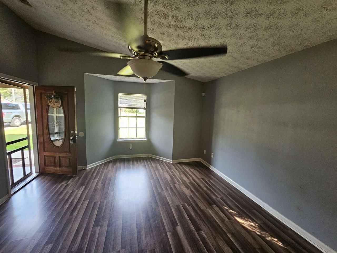 89 Pamela Dr - Photo 3 of 11