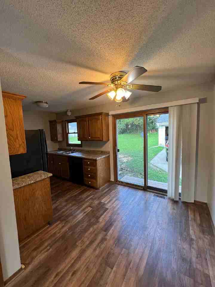 4035 57th St - Photo 3 of 23