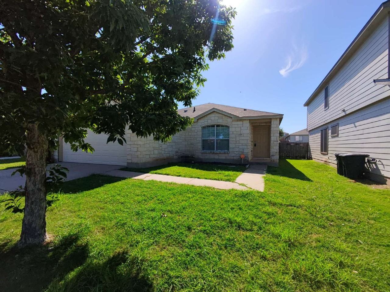 6204 Griffith Loop - Photo 2 of 28
