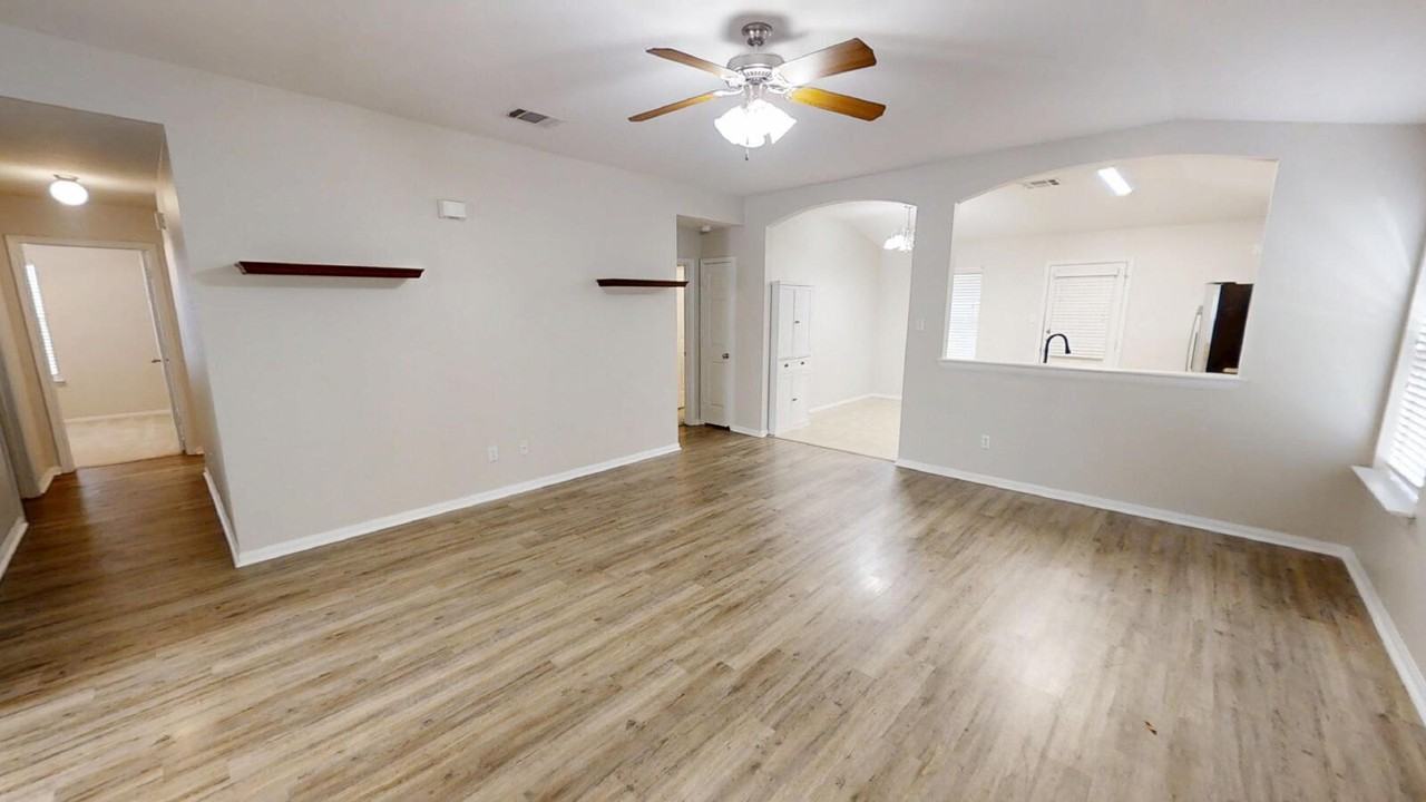 6204 Griffith Loop - Photo 5 of 28