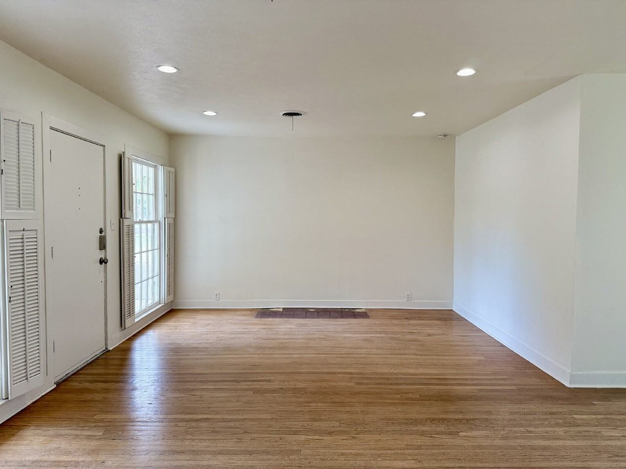 2832 24th St - Photo 4 of 17