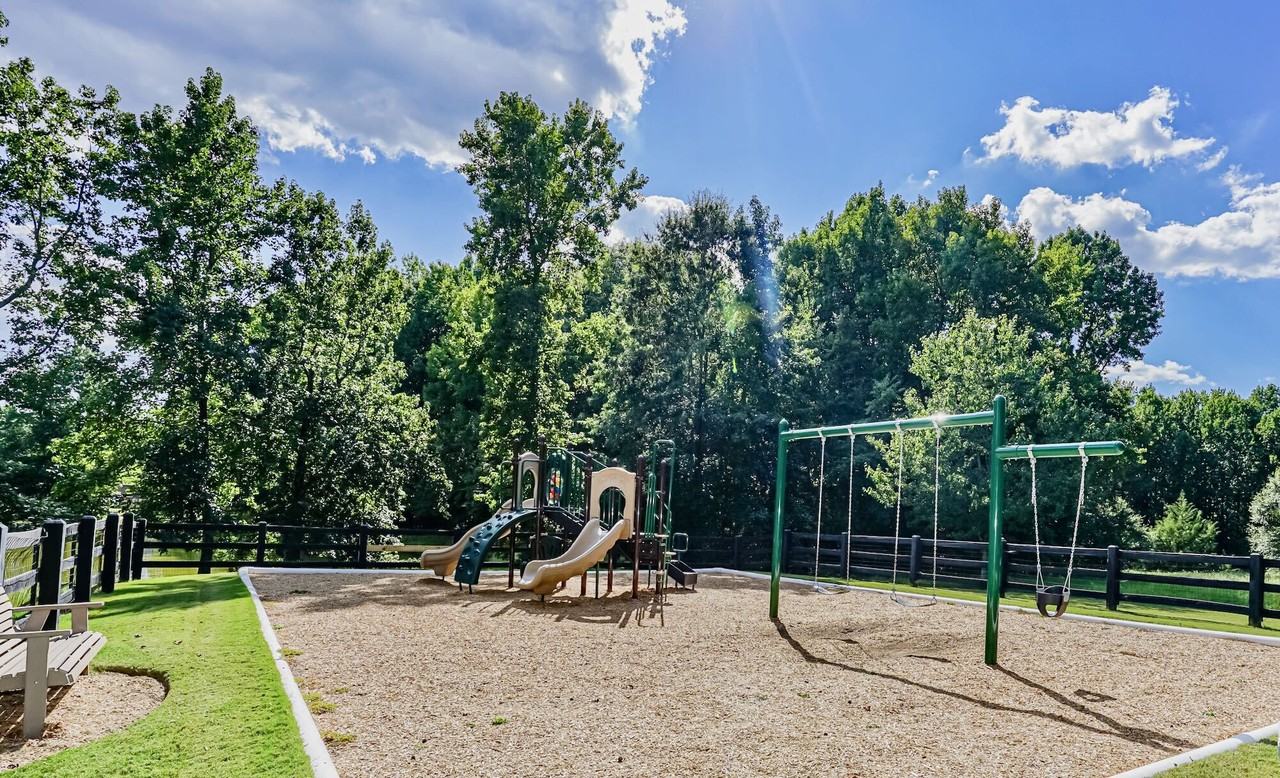 100 Little Pond Dr - Photo 2 of 31