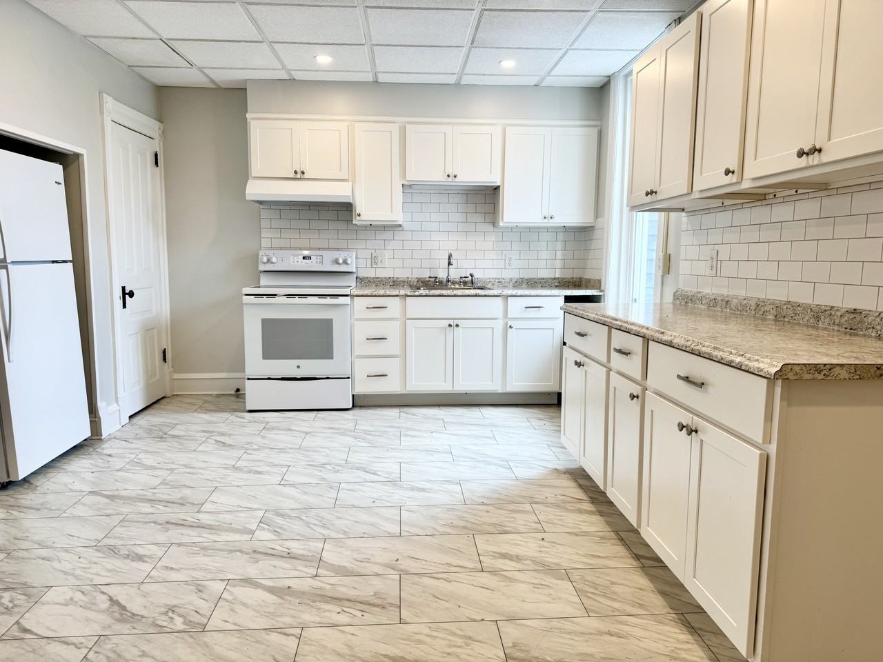 202 E Market St - Photo 2 of 14