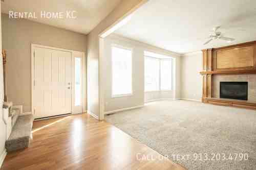 18755 W 153rd Ter - Photo 2 of 30