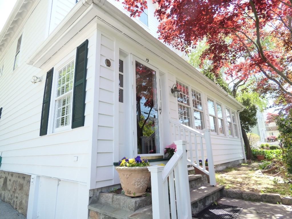 19 Orchard Pl #B - Photo 2 of 34