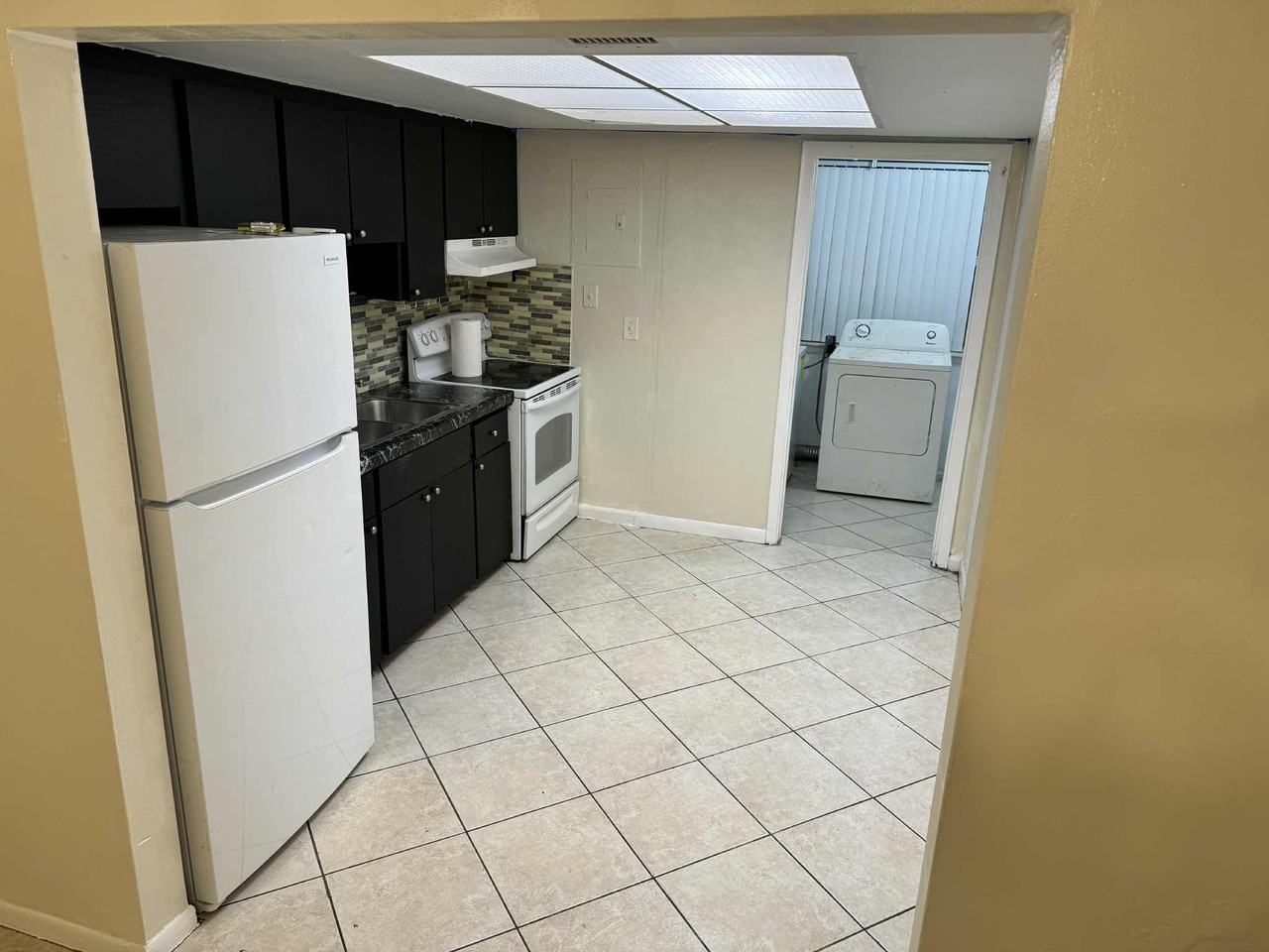 419 Sw 15th St #419 - Photo 3 of 11
