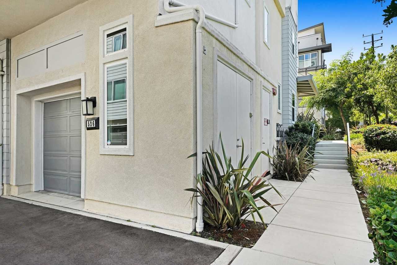 526 E Imperial Ave - Photo 3 of 25