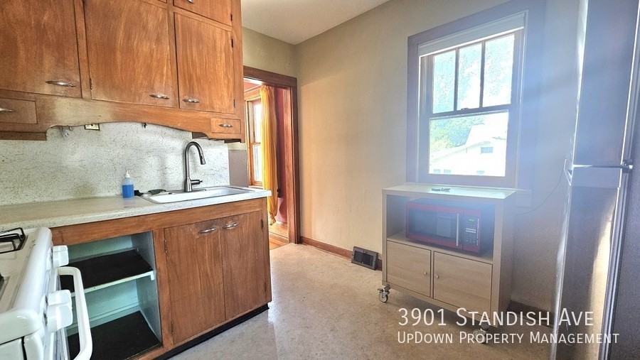 3901 Standish Ave - Photo 2 of 15