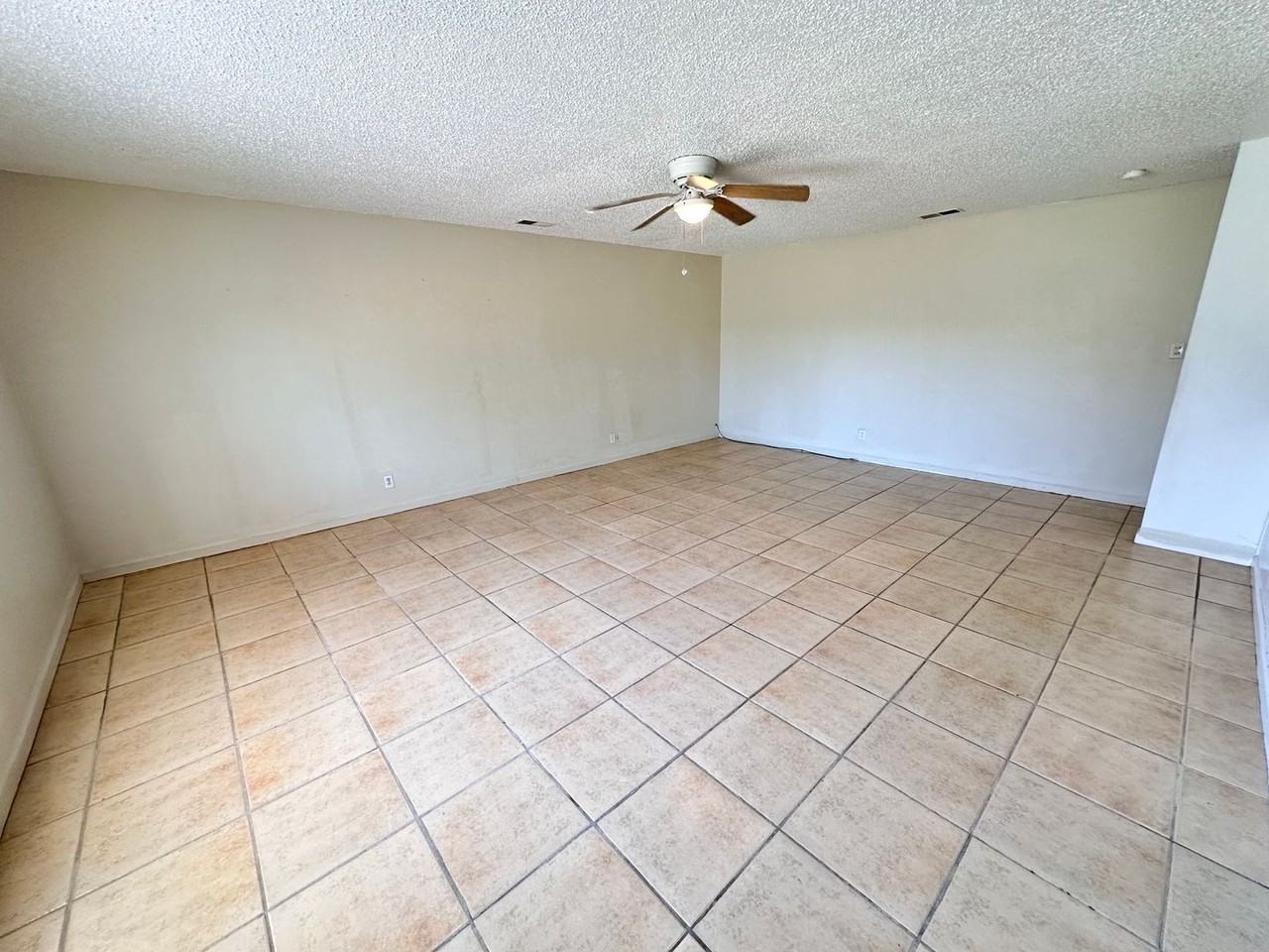 1785 Alpha Ct Se - Photo 3 of 28