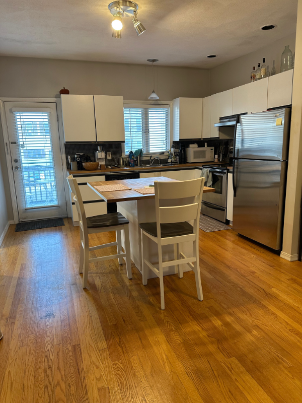 273 Sumner St - Photo 4 of 18