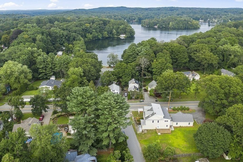 212 W Plain St - Photo 3 of 17