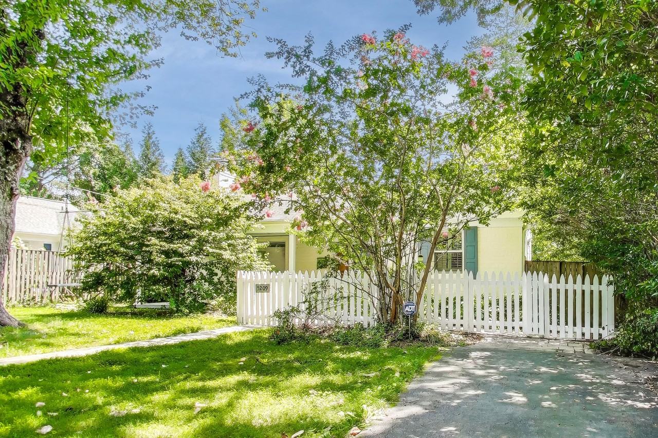 5209 Sangamore Rd - Photo 3 of 39