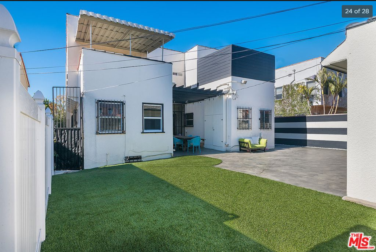 Charming Duplex in Prime Hancock Park Adjacent Location! - Photo 2 of 3