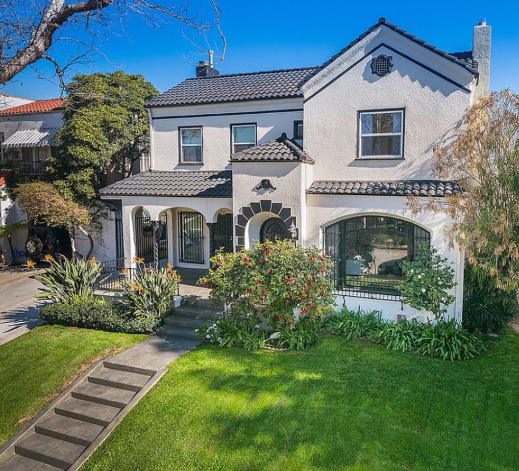 Charming Duplex in Prime Hancock Park Adjacent Location! - Photo 3 of 3