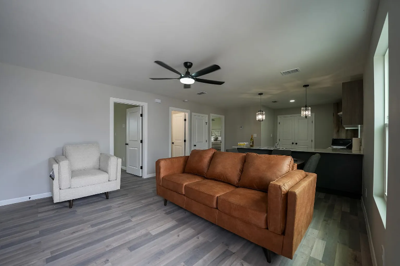 904 Crestview Dr. #D - Photo 5 of 10