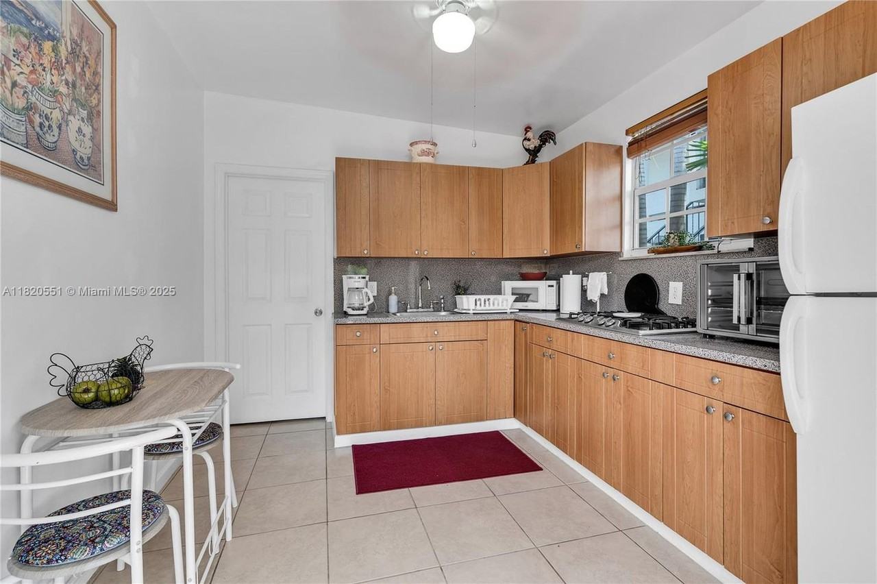 1828 Sw 6th St #1-1 - Photo 2 of 10