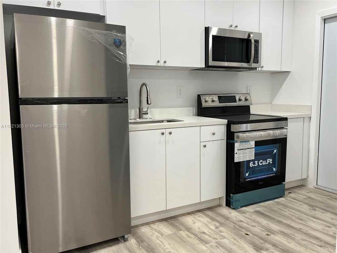 885 Sw 29th Ave #5-5 - Photo 2 of 11