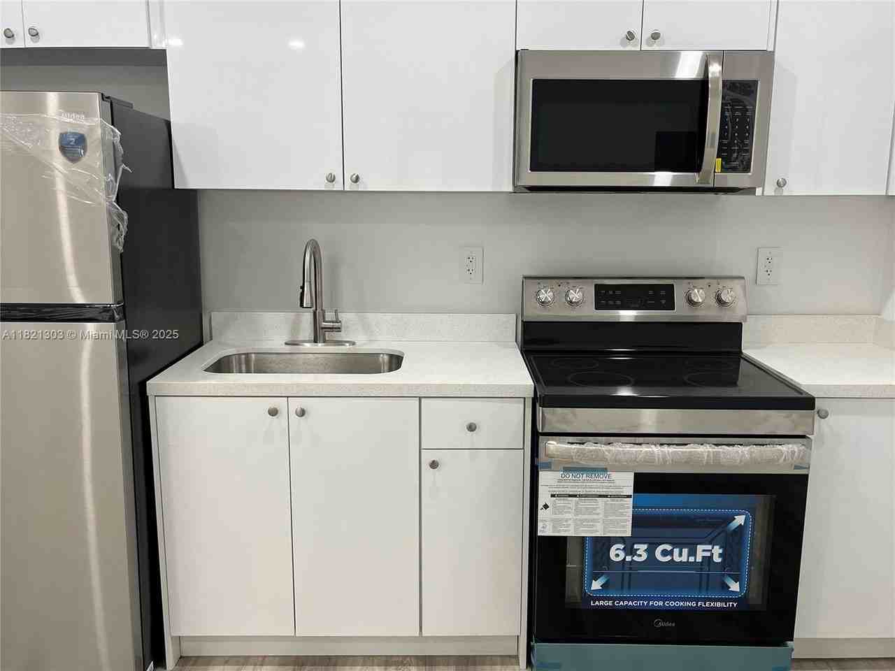 885 Sw 29th Ave #5-5 - Photo 3 of 11