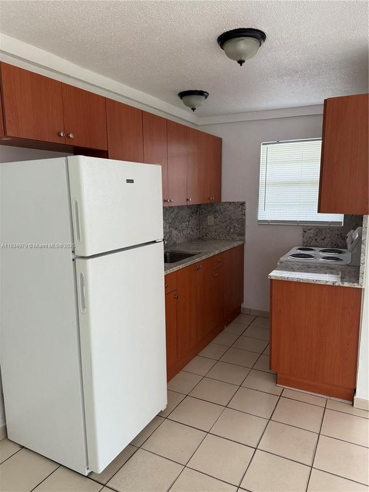 6270 W Flagler St #A9A9 - Photo 2 of 6