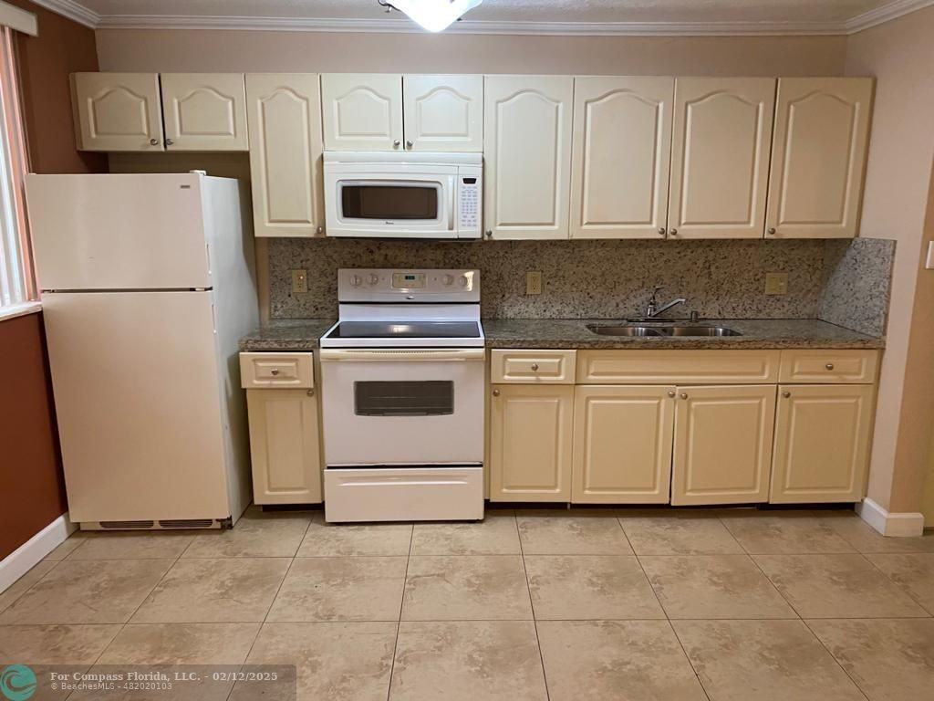 629 Sw 2nd St #629 - Photo 2 of 10