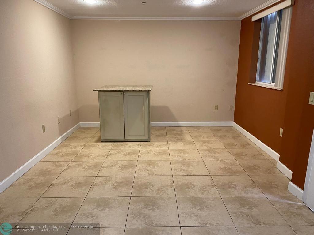 629 Sw 2nd St #629 - Photo 3 of 10