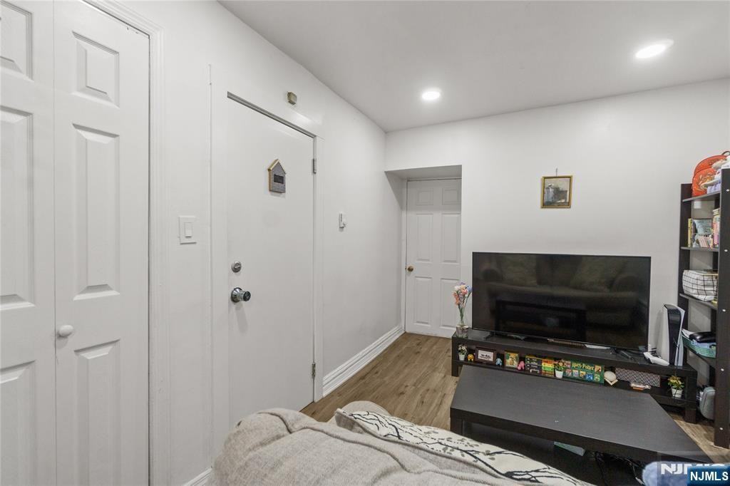 477 Mercer St #1-1 - Photo 3 of 17