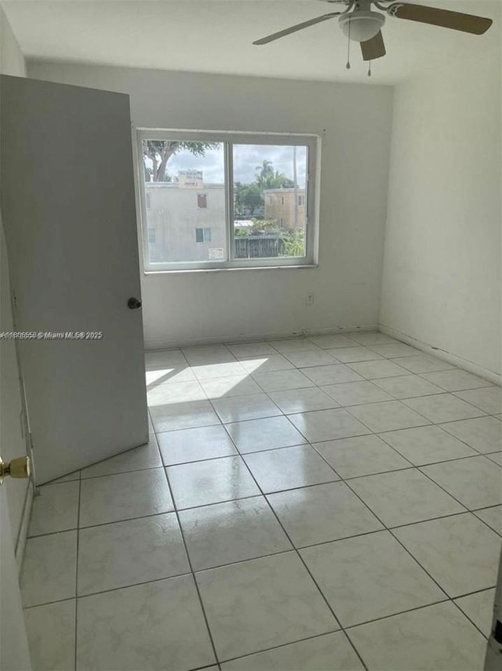 231 Nw 84th Ter #231-231 - Photo 3 of 7