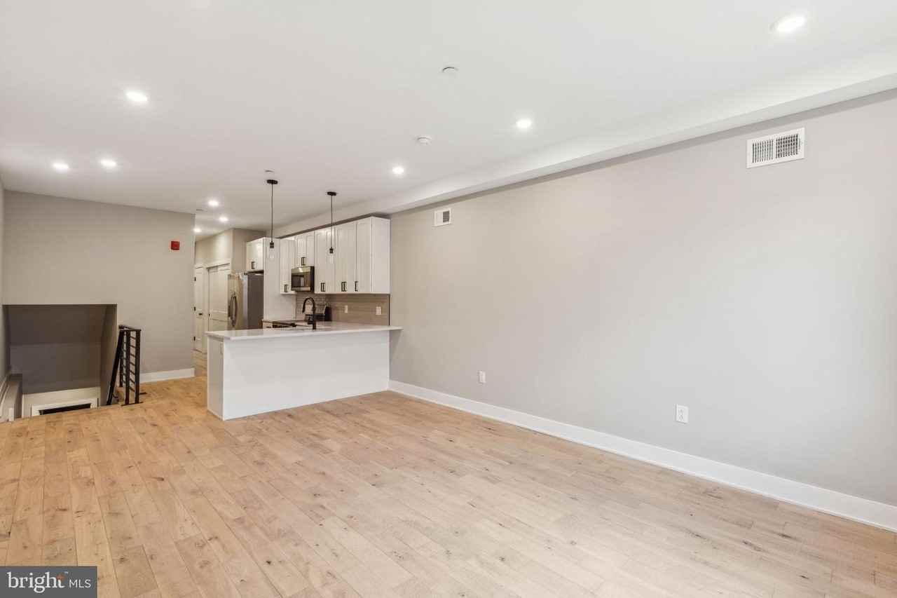 1808 E Hagert St #1 - Photo 3 of 6