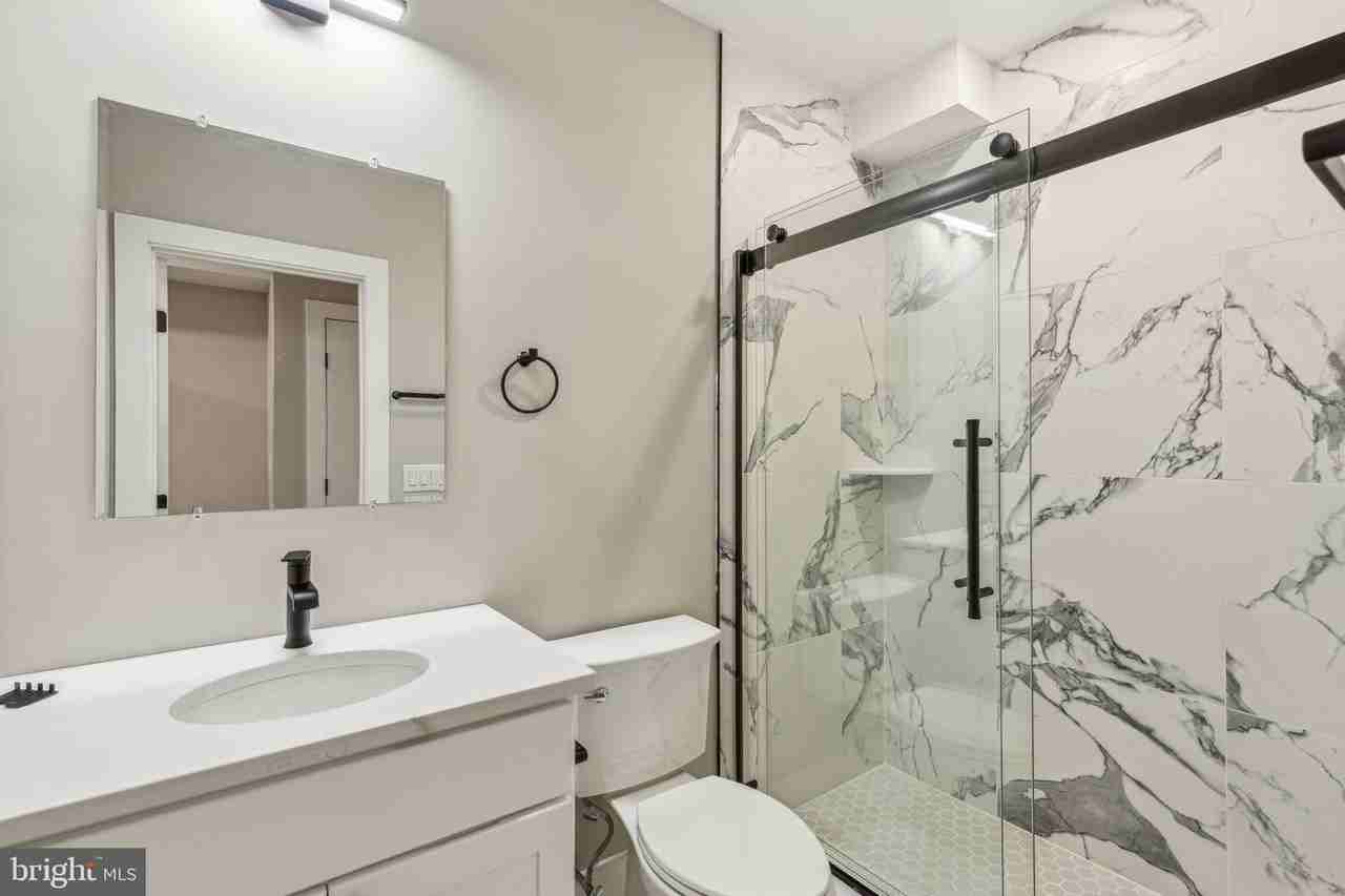 1808 E Hagert St #1 - Photo 5 of 6