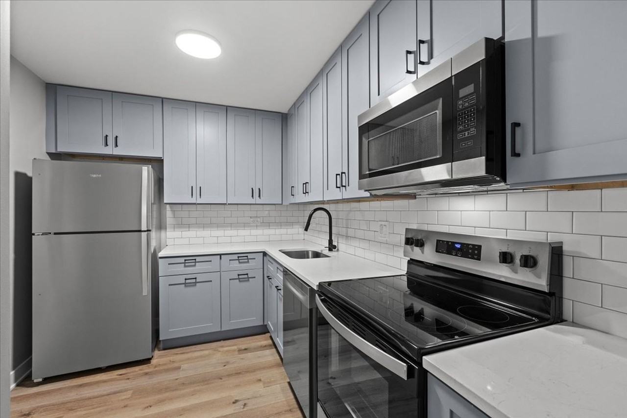 1000 Orchard Luxury Apartments - Photo 6 of 33