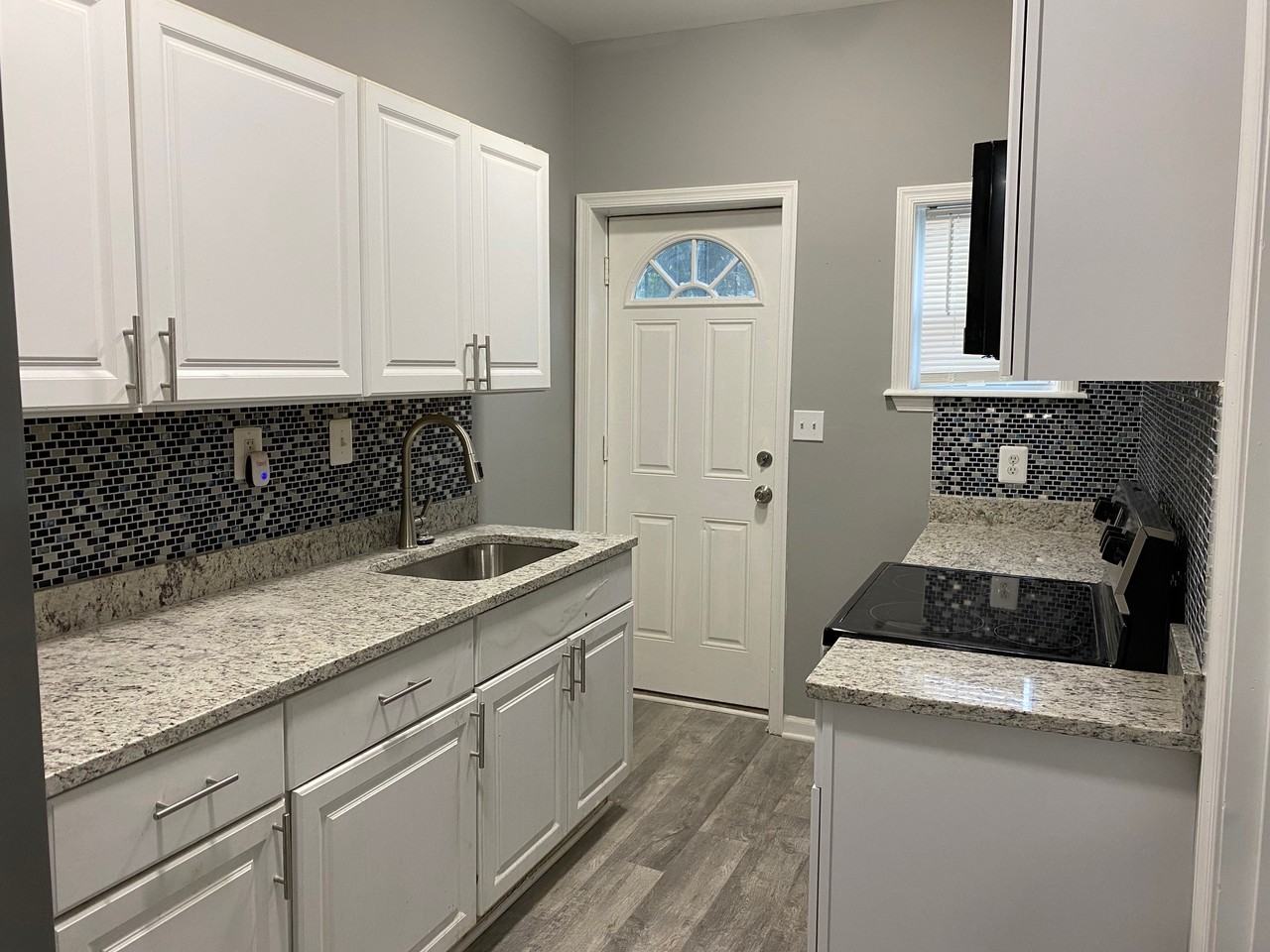 2922 Grantley Ave - Photo 2 of 11