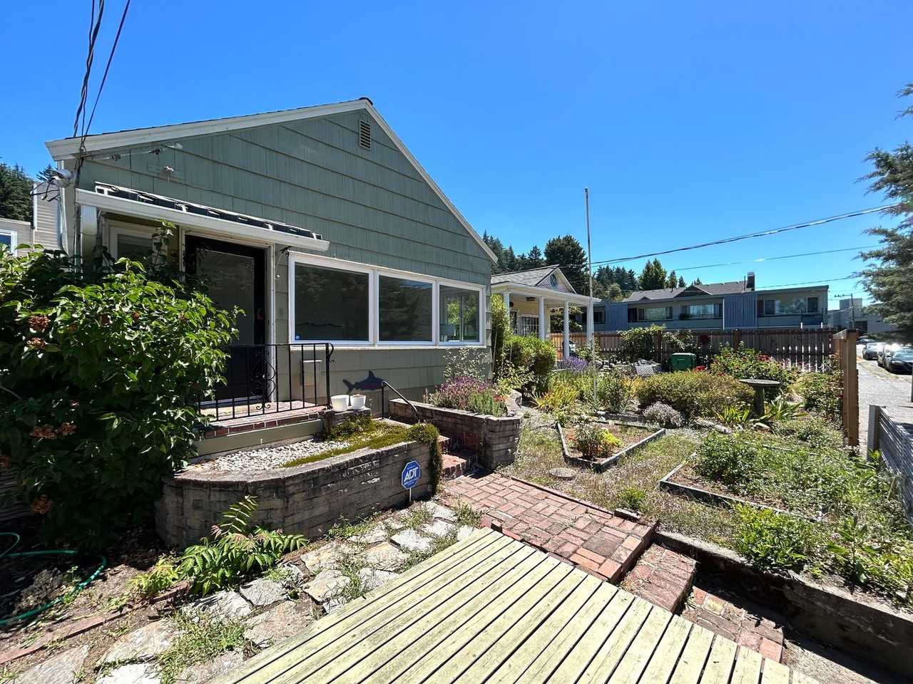 4110 Beach Dr Sw - Photo 2 of 21
