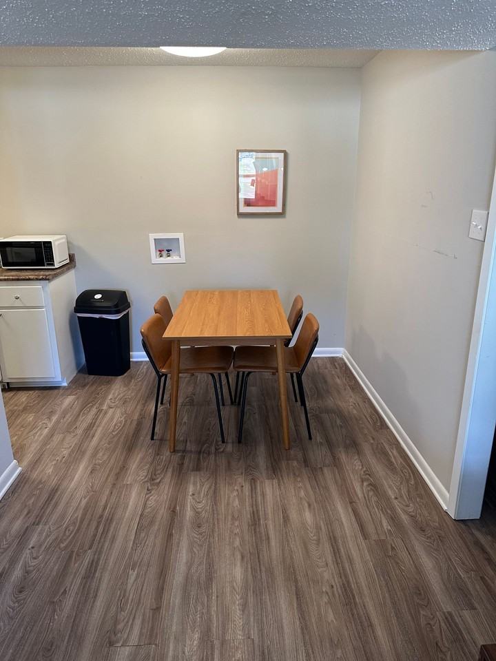 433 Meadowlark Dr #E1 - Photo 3 of 13