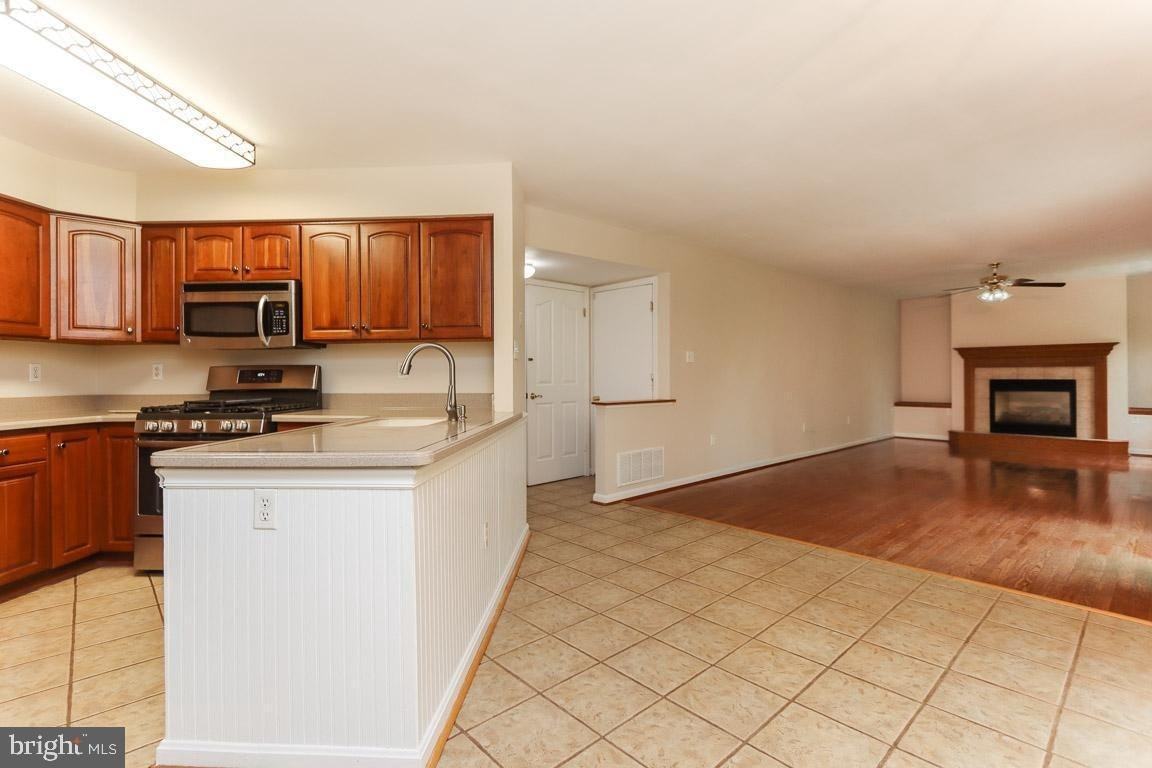 4720 Ilchester Road - Photo 4 of 50