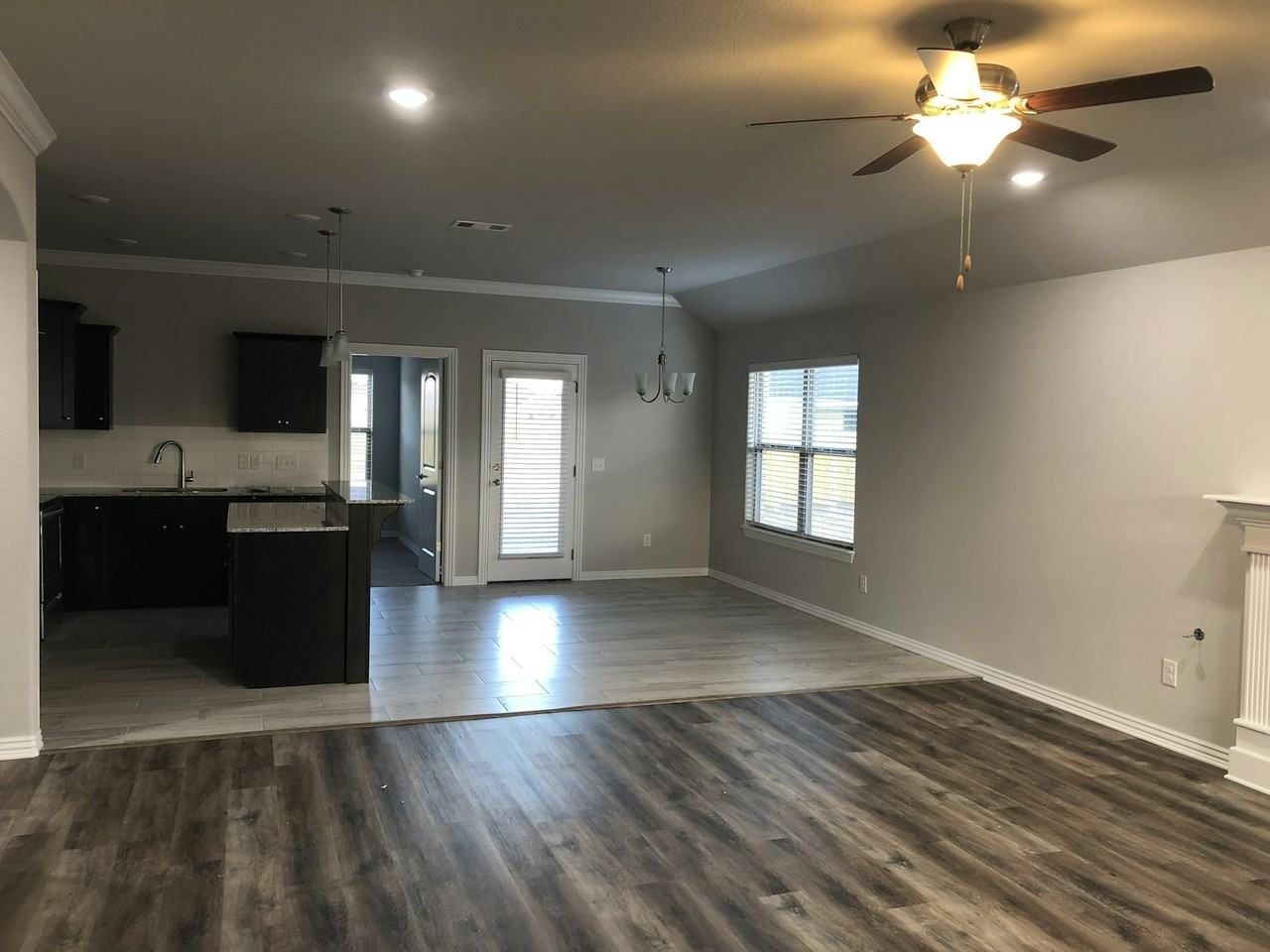 550 Holly Street - Photo 4 of 18