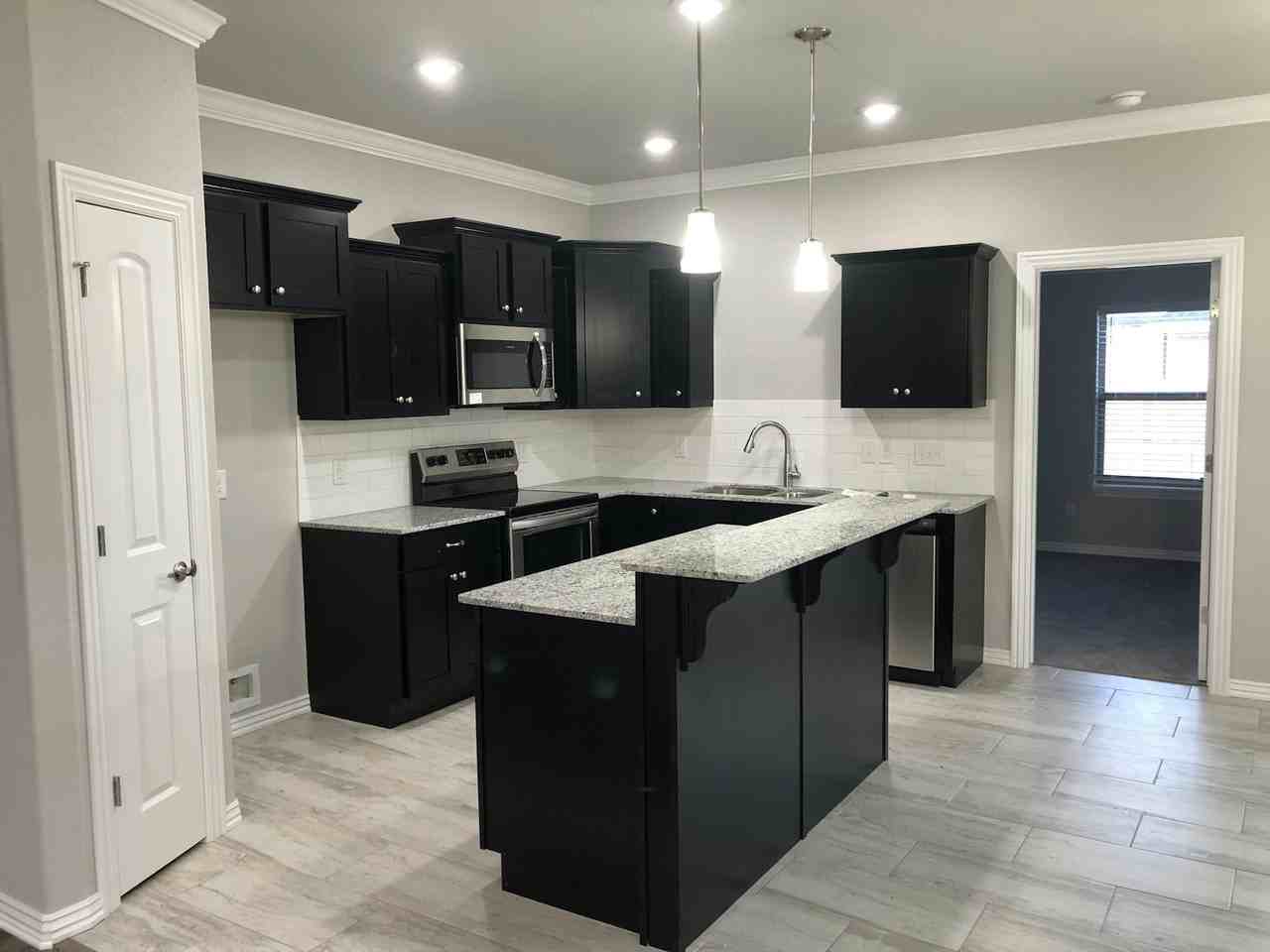 550 Holly Street - Photo 6 of 18