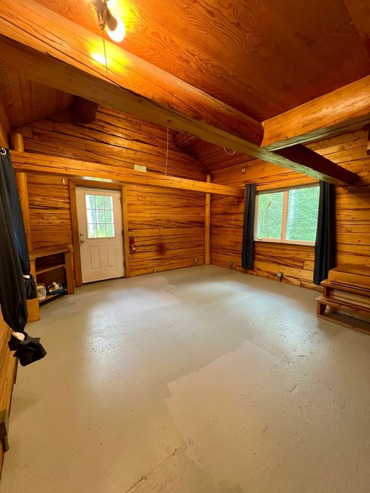 685 Nichols Ln - Photo 3 of 12