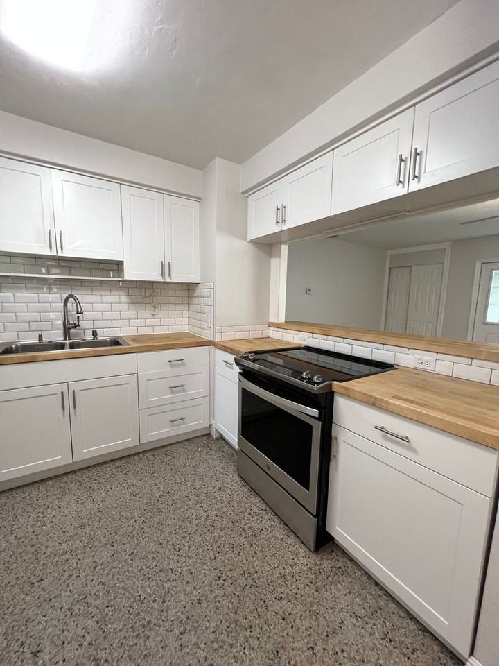212 Granada St - Photo 6 of 13